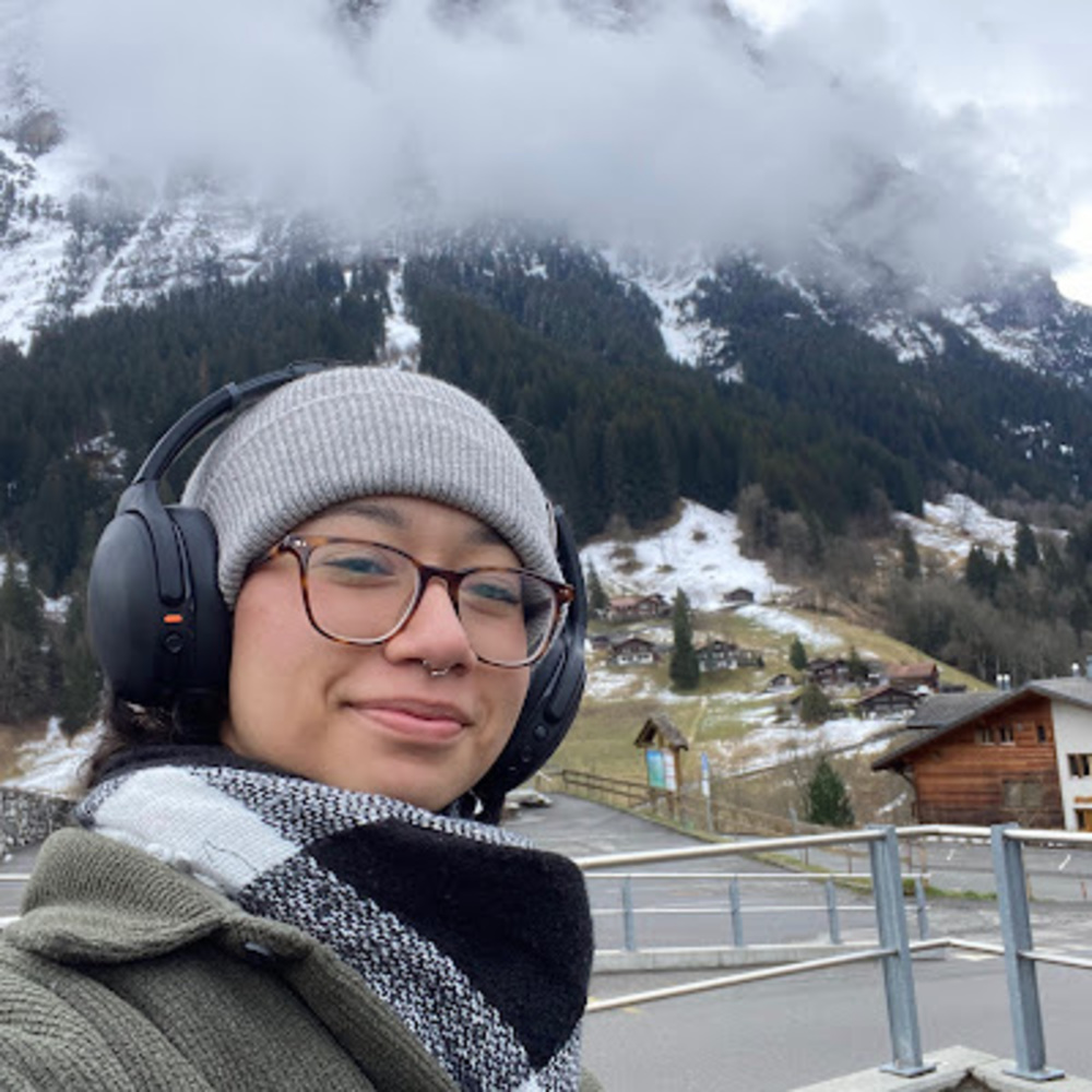 Meet your Posher, Maya